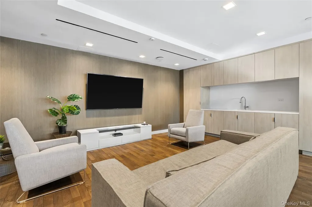3432 35th Street Astoria NY 11106