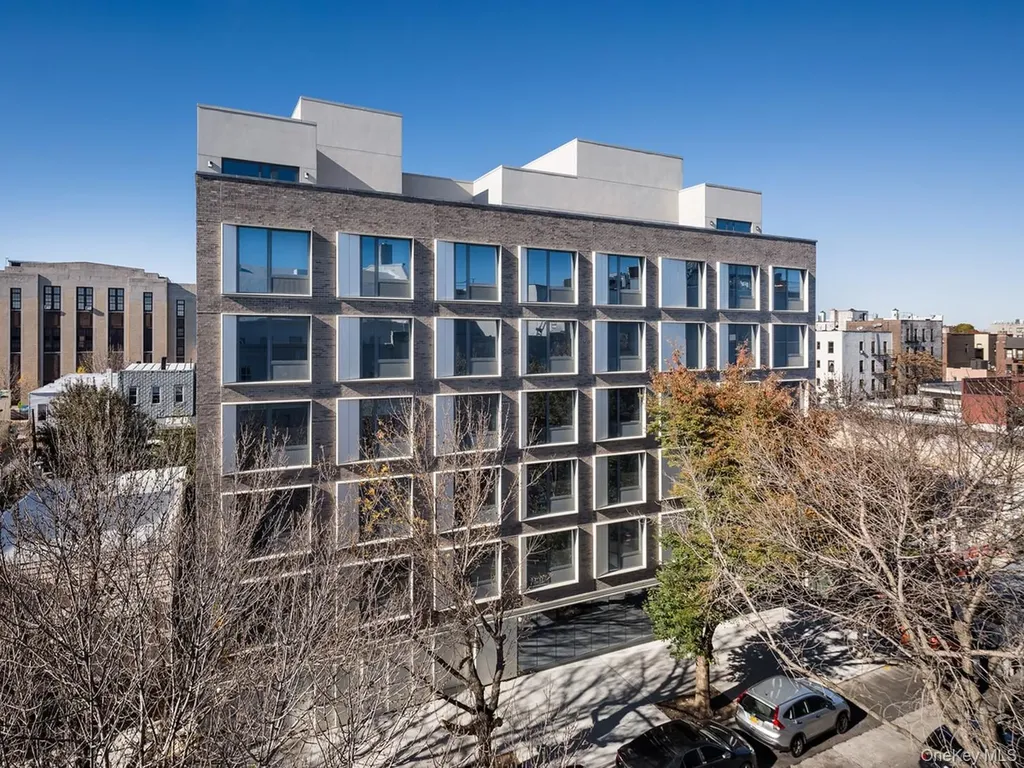 3432 35th Street Astoria NY 11106