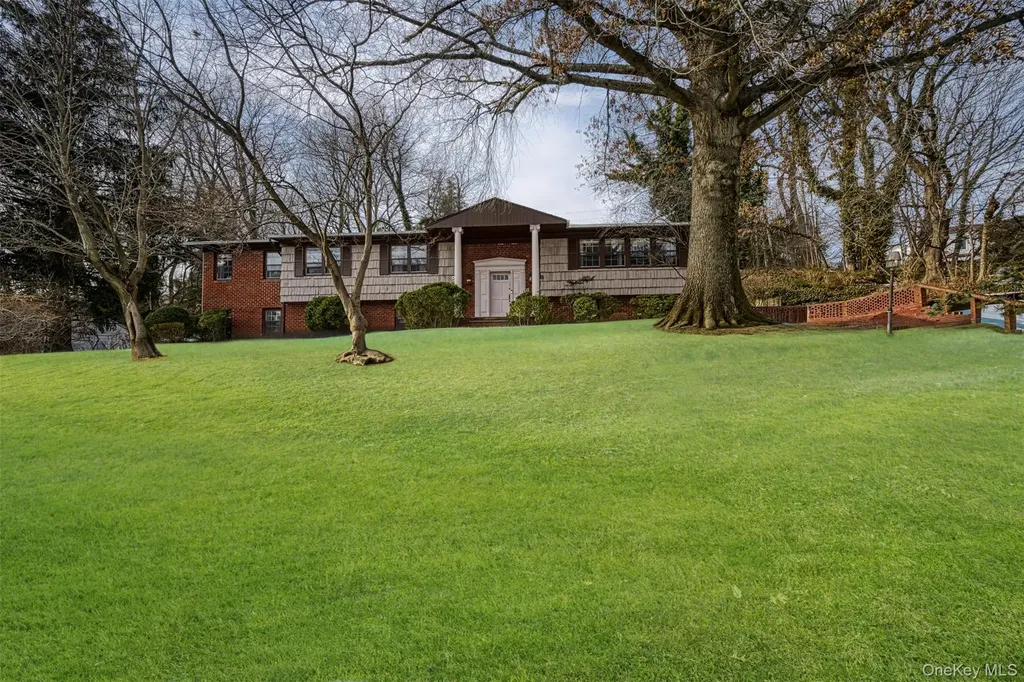 8 Pine Drive Great Neck NY 11021