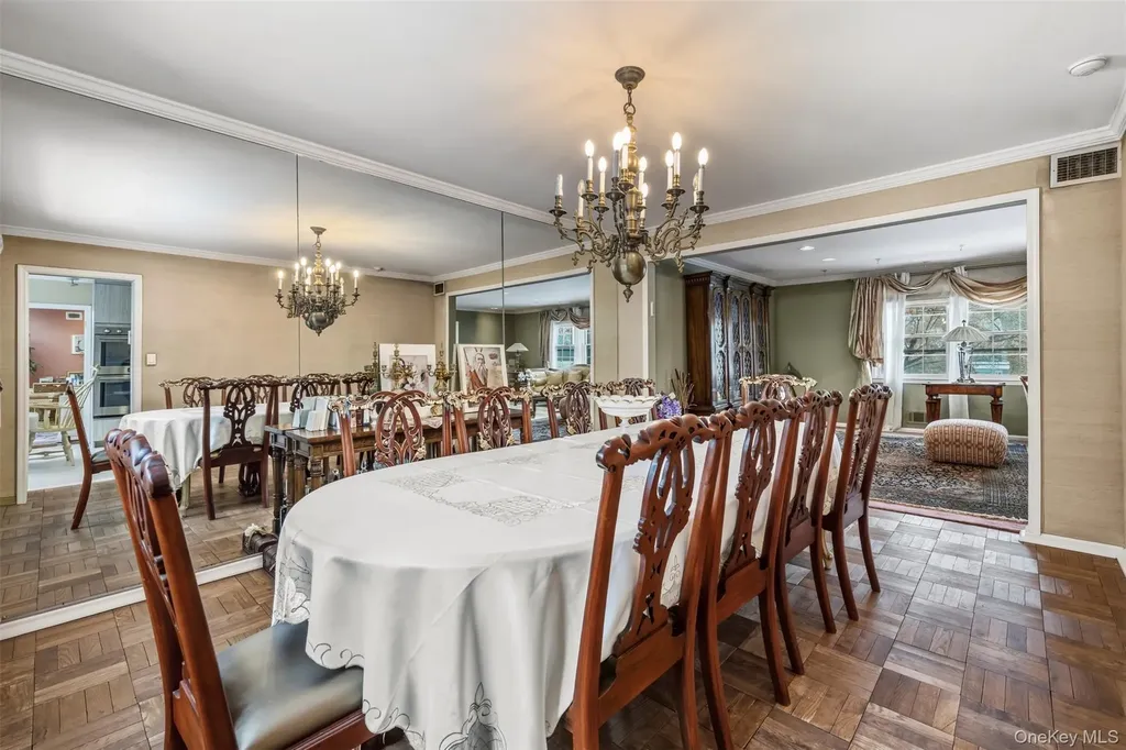 8 Pine Drive Great Neck NY 11021