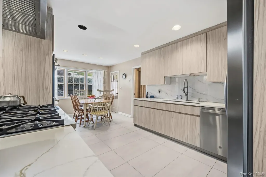 8 Pine Drive Great Neck NY 11021