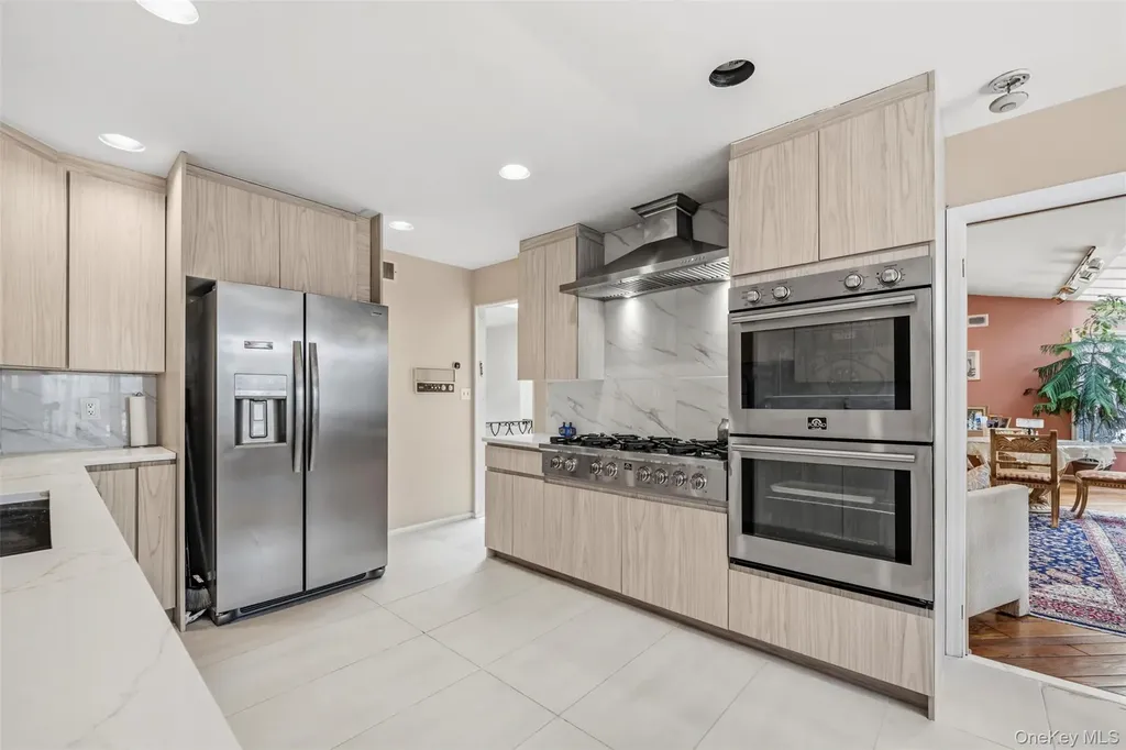 8 Pine Drive Great Neck NY 11021