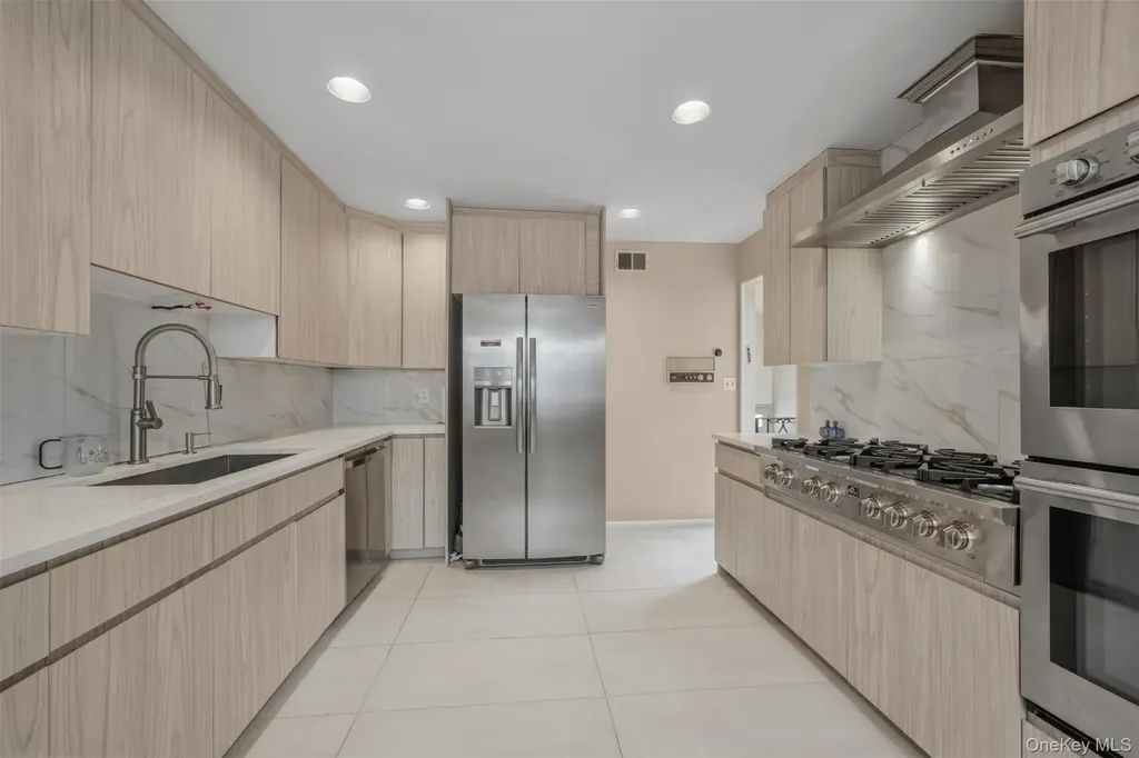 8 Pine Drive Great Neck NY 11021