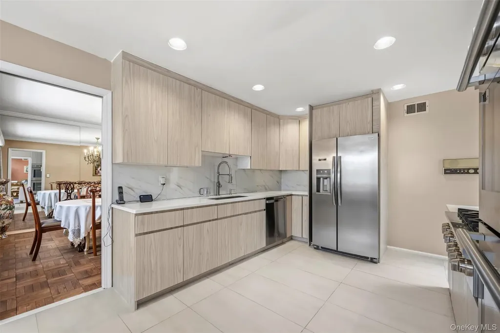8 Pine Drive Great Neck NY 11021