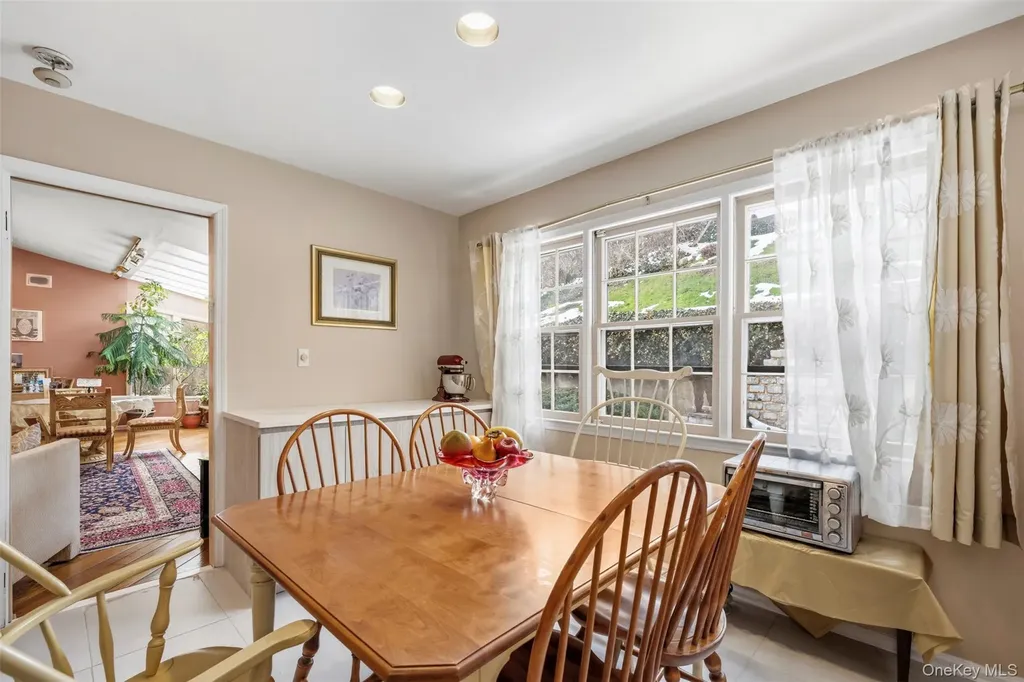 8 Pine Drive Great Neck NY 11021