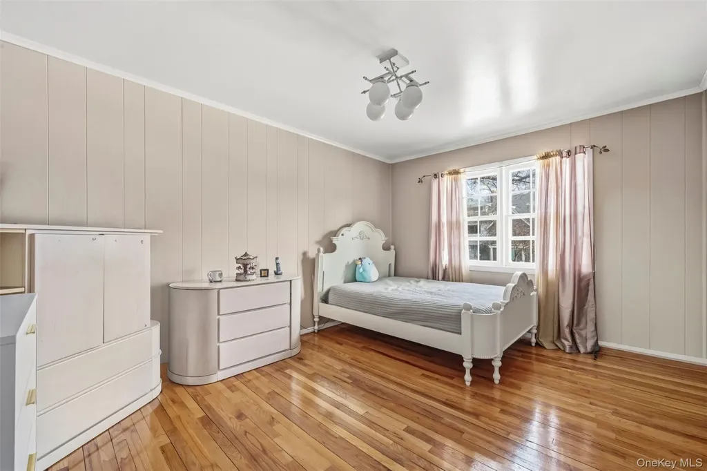 8 Pine Drive Great Neck NY 11021