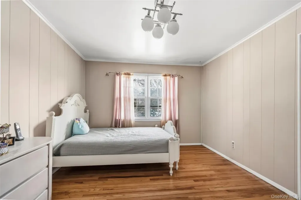 8 Pine Drive Great Neck NY 11021