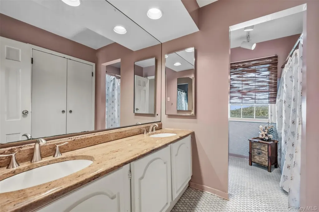 8 Pine Drive Great Neck NY 11021