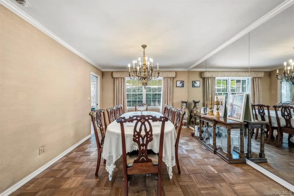 8 Pine Drive Great Neck NY 11021