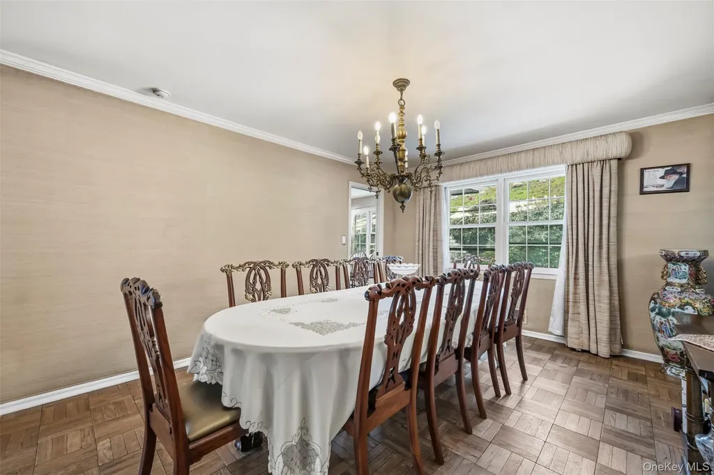 8 Pine Drive Great Neck NY 11021