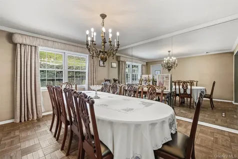 8 Pine Drive Great Neck NY 11021