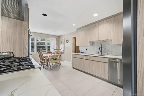 8 Pine Drive Great Neck NY 11021