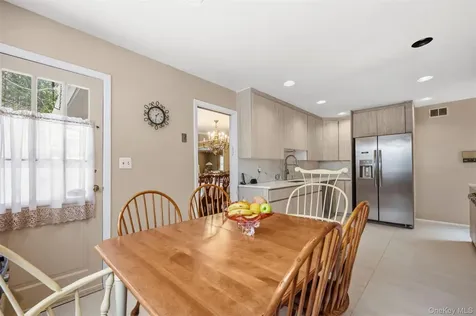 8 Pine Drive Great Neck NY 11021