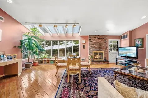 8 Pine Drive Great Neck NY 11021