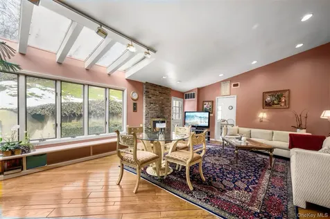 8 Pine Drive Great Neck NY 11021