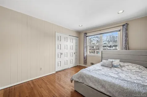 8 Pine Drive Great Neck NY 11021