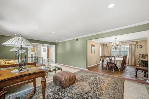 8 Pine Drive Great Neck NY 11021
