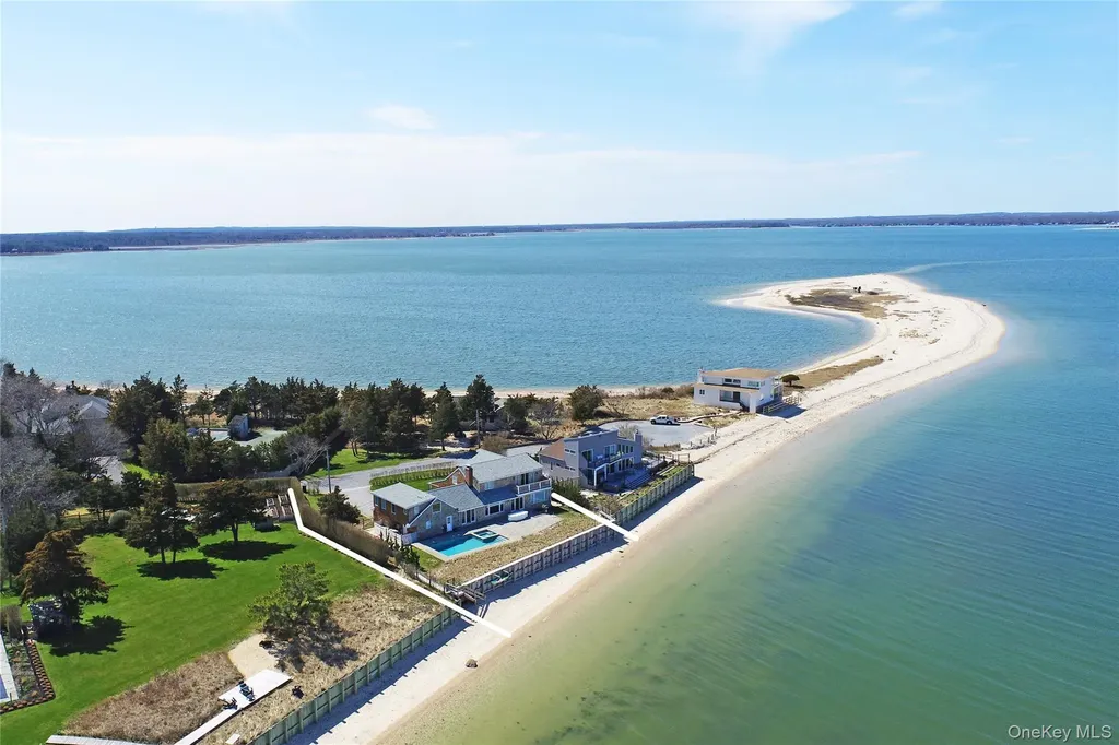 10 Barrett Drive Hampton Bays NY 11946