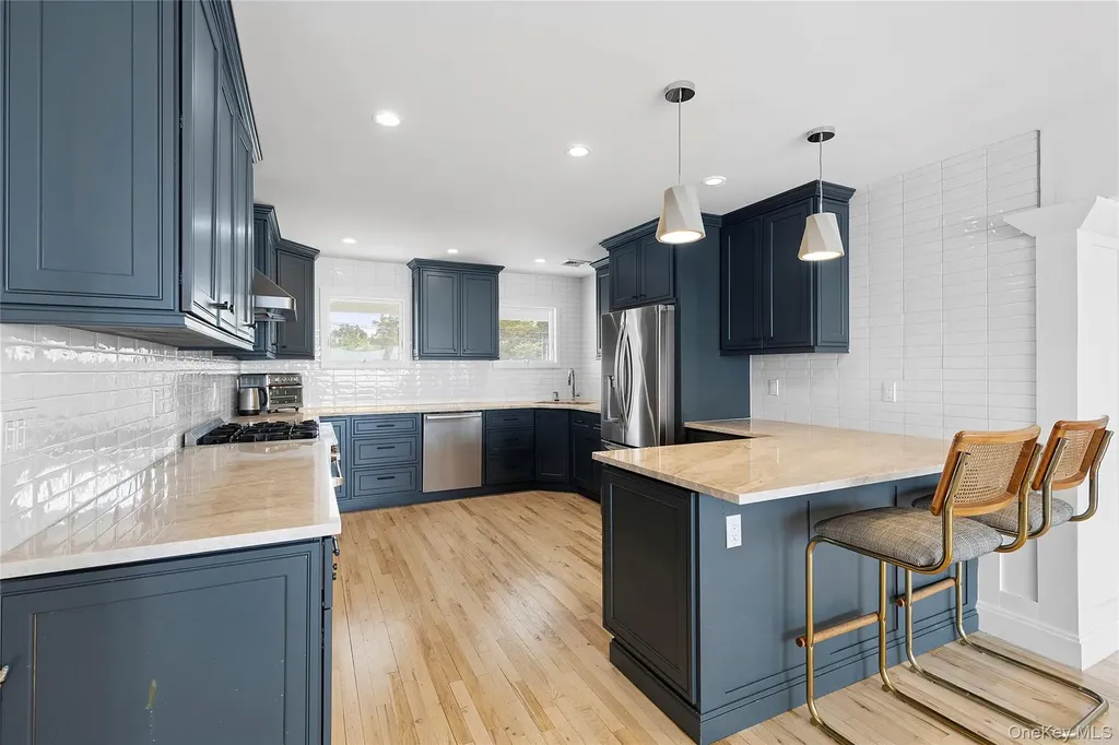10 Barrett Drive Hampton Bays NY 11946