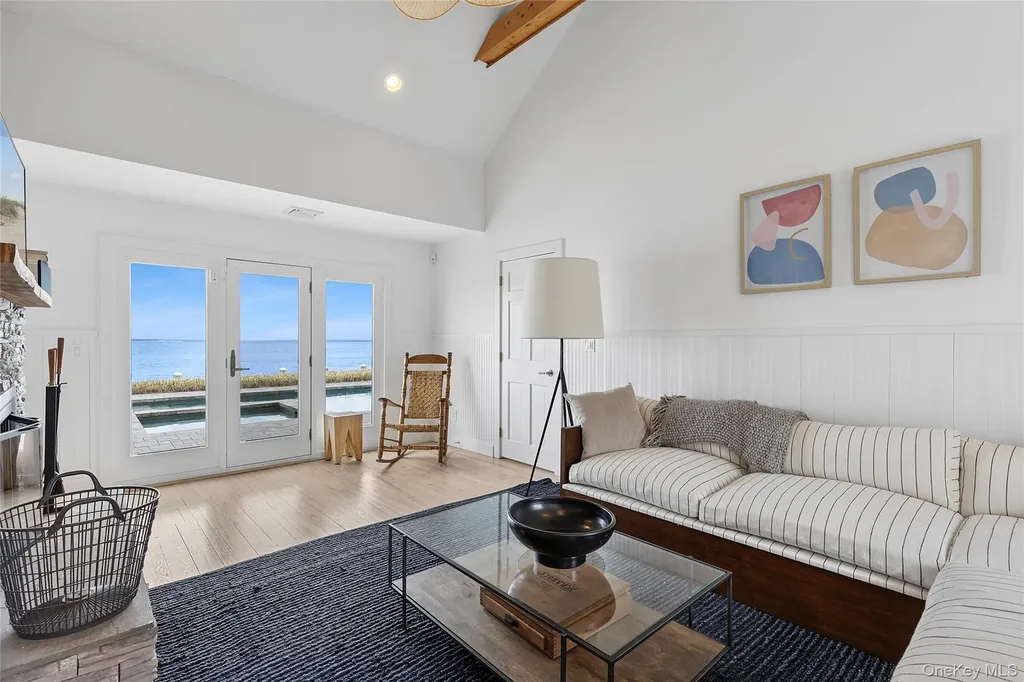 10 Barrett Drive Hampton Bays NY 11946