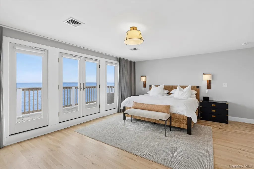 10 Barrett Drive Hampton Bays NY 11946