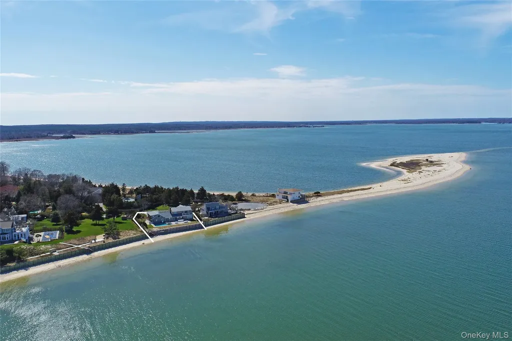 10 Barrett Drive Hampton Bays NY 11946