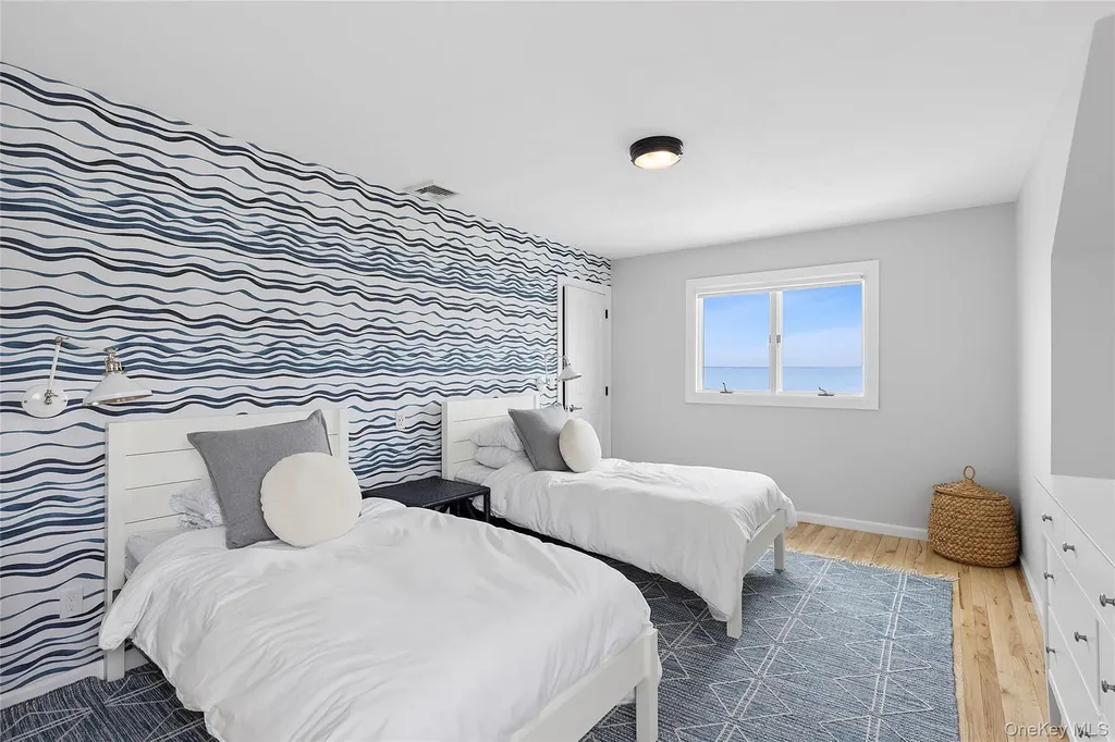 10 Barrett Drive Hampton Bays NY 11946
