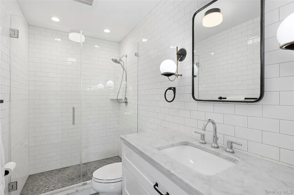 10 Barrett Drive Hampton Bays NY 11946