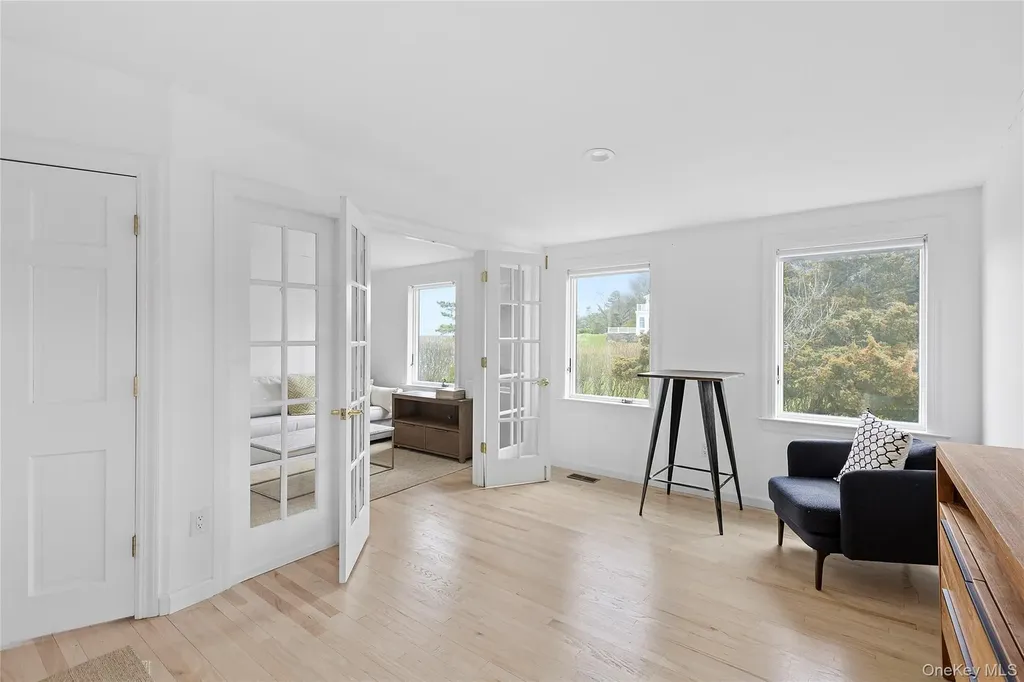 10 Barrett Drive Hampton Bays NY 11946