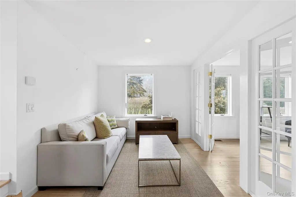 10 Barrett Drive Hampton Bays NY 11946