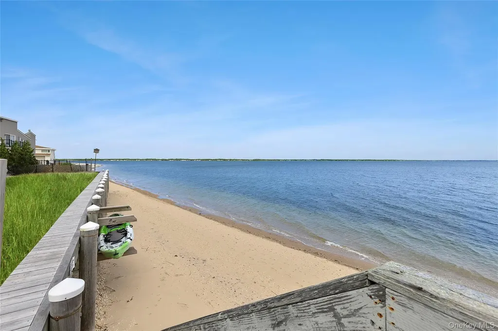 10 Barrett Drive Hampton Bays NY 11946