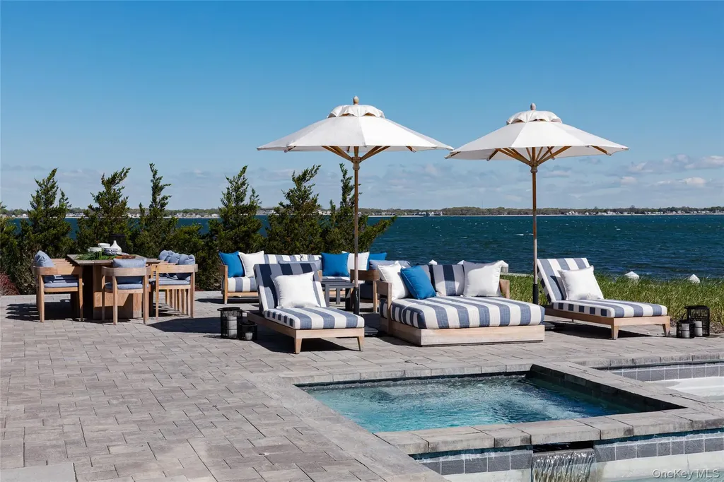 10 Barrett Drive Hampton Bays NY 11946