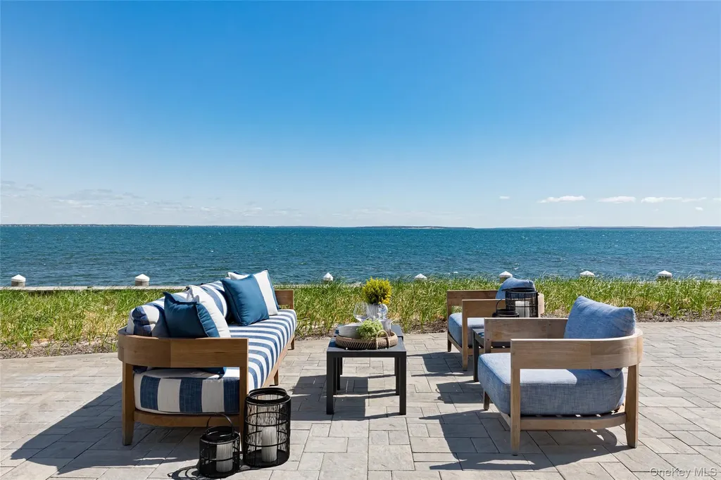 10 Barrett Drive Hampton Bays NY 11946