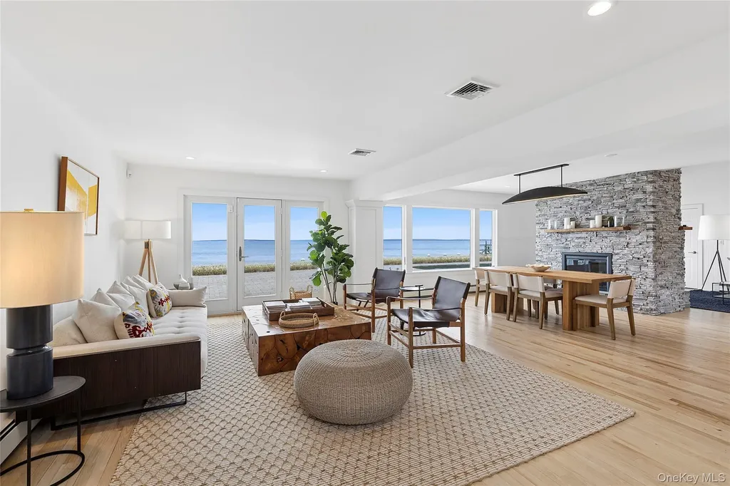 10 Barrett Drive Hampton Bays NY 11946