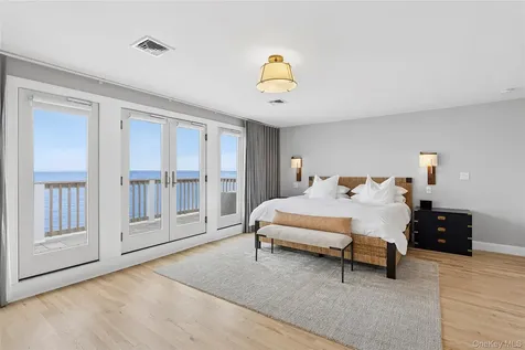10 Barrett Drive Hampton Bays NY 11946
