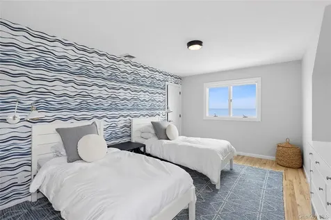 10 Barrett Drive Hampton Bays NY 11946