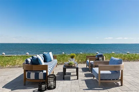 10 Barrett Drive Hampton Bays NY 11946