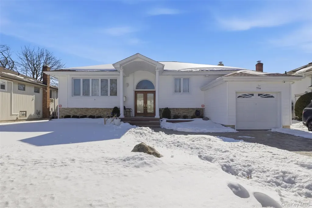 716 Park Lane Valley Stream NY 11581