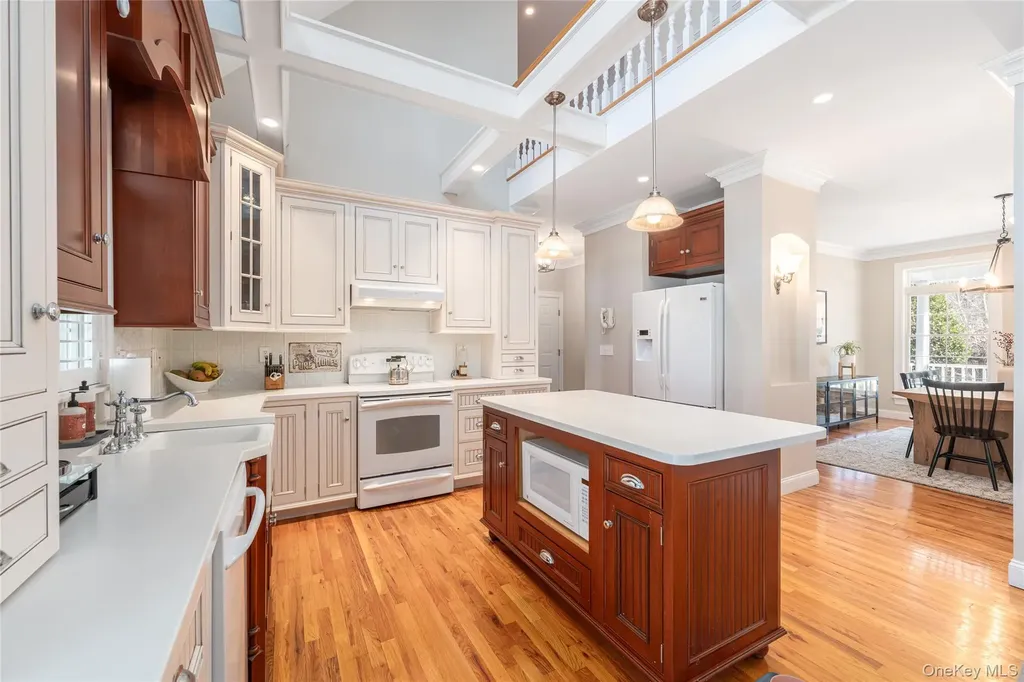 15 Crescent Court Wading River NY 11792