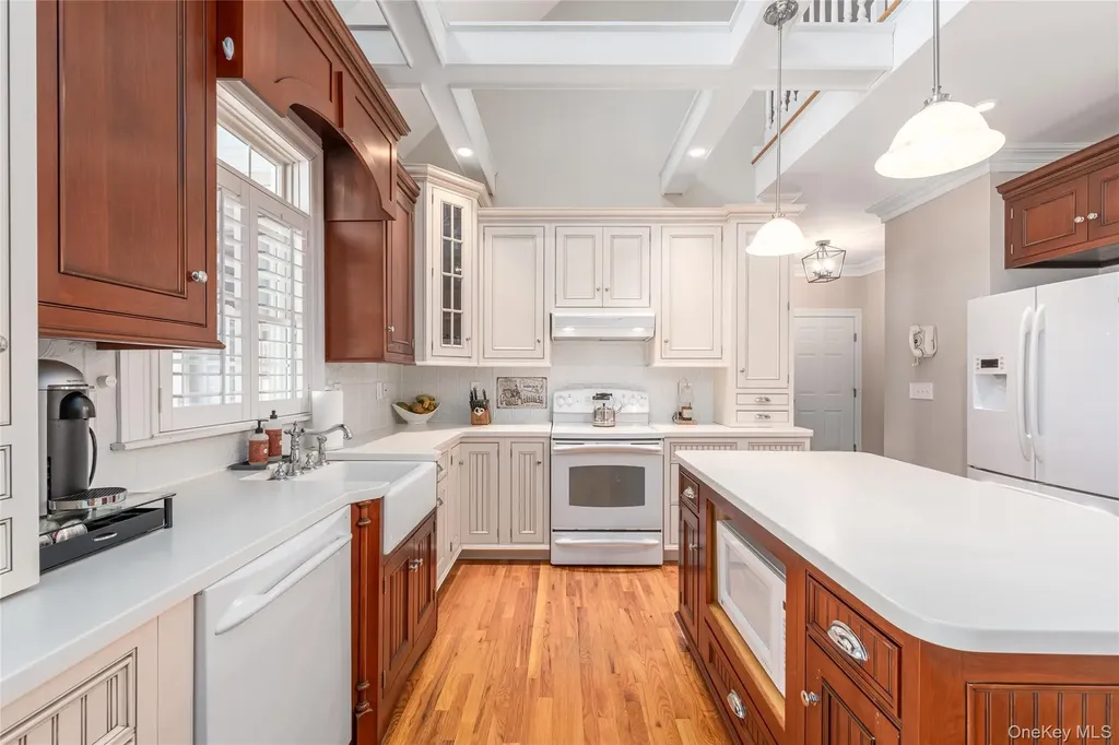 15 Crescent Court Wading River NY 11792