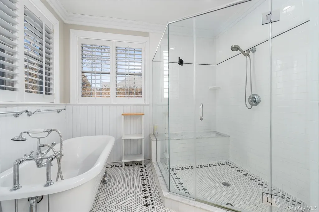 15 Crescent Court Wading River NY 11792