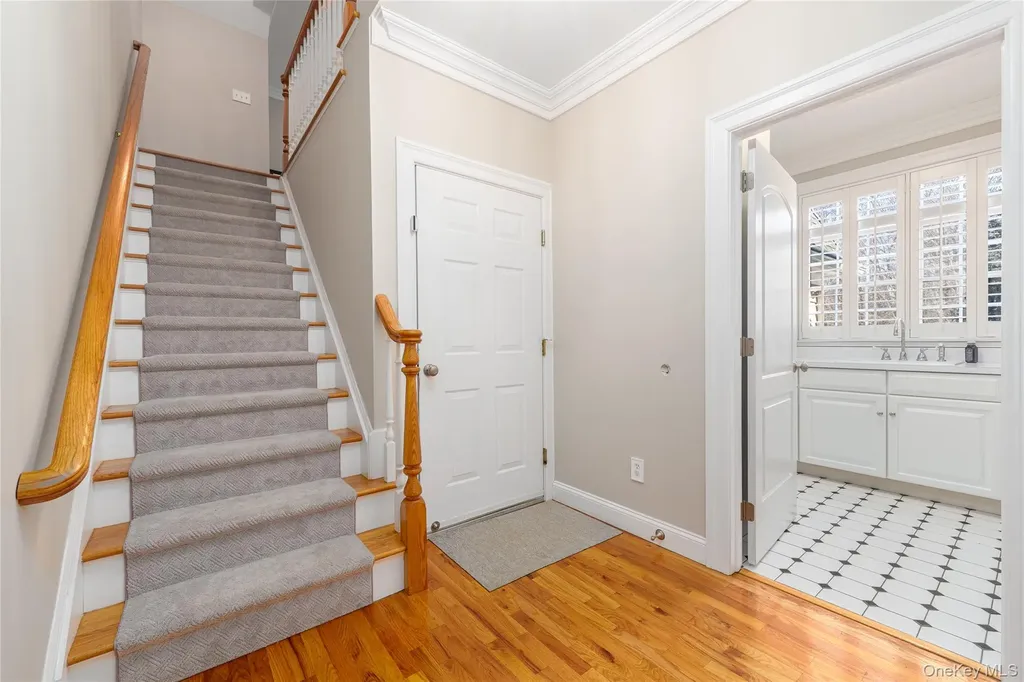 15 Crescent Court Wading River NY 11792