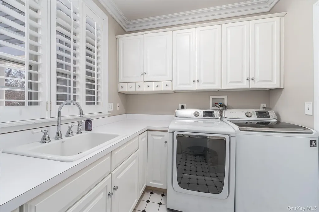 15 Crescent Court Wading River NY 11792