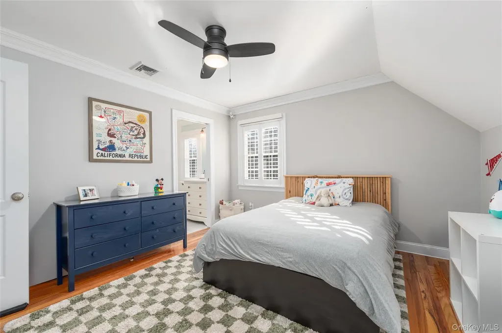 15 Crescent Court Wading River NY 11792