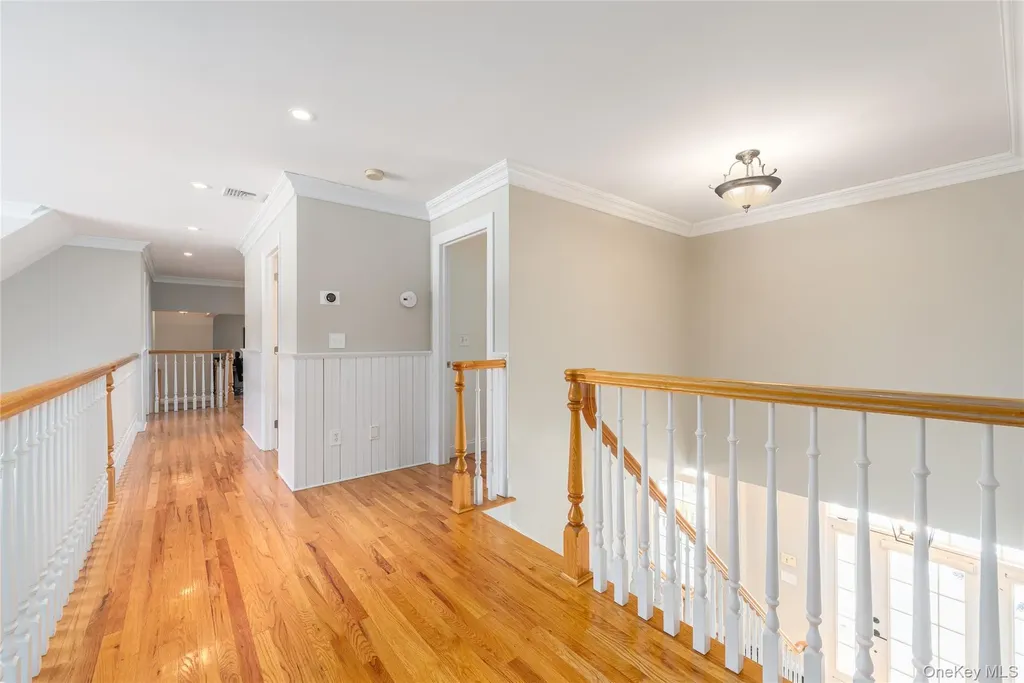 15 Crescent Court Wading River NY 11792