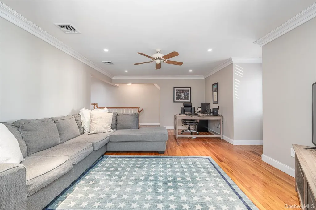 15 Crescent Court Wading River NY 11792