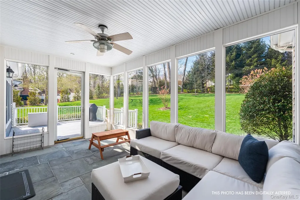 15 Crescent Court Wading River NY 11792