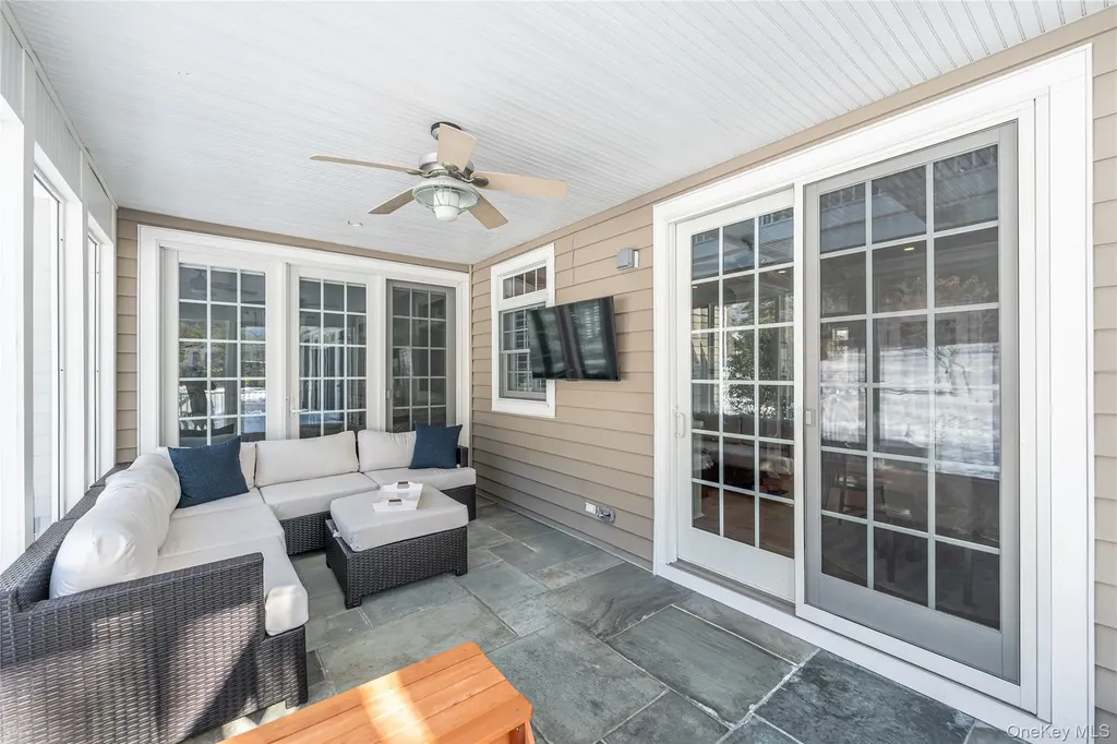 15 Crescent Court Wading River NY 11792