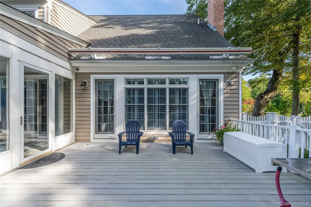 15 Crescent Court Wading River NY 11792