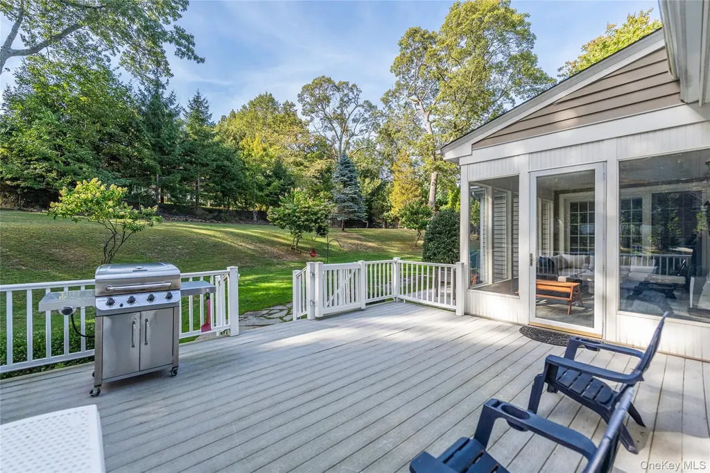 15 Crescent Court Wading River NY 11792